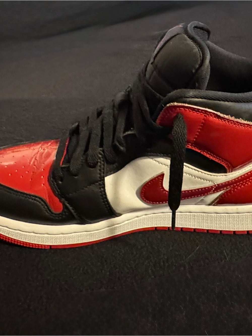 Nike Air Jordan 1 Mid SE Shoes Patent Bred Black Red White Men 8.5 Women 7. - Picture 6 of 16